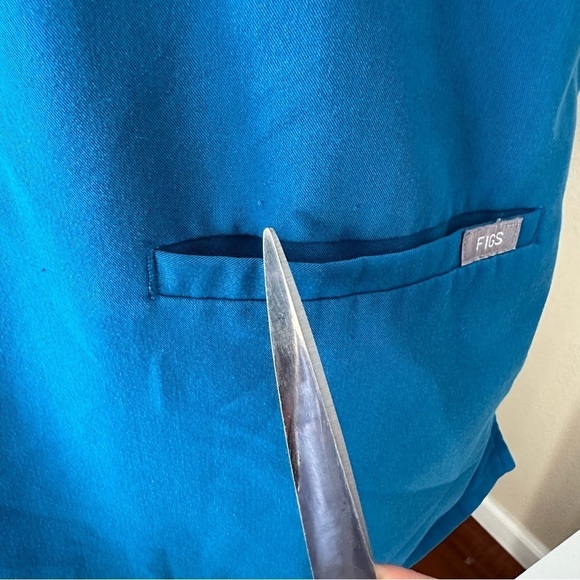 FIGS Women's Casma Three-Pocket Scrub Top Turquoise Blue PO1652 - Picture 5 of 13